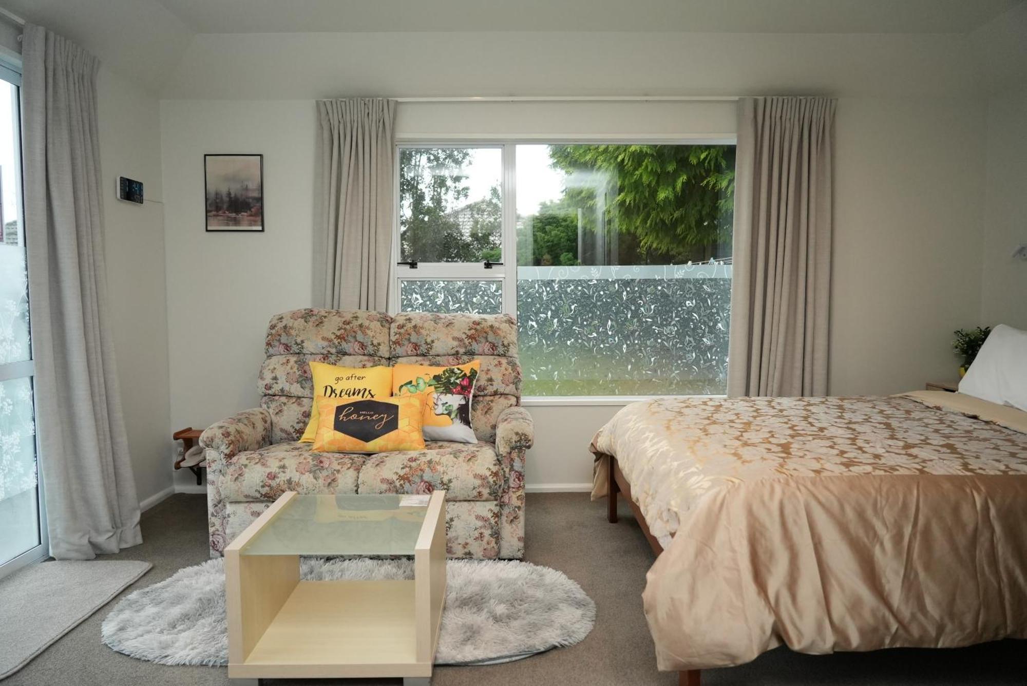 Cozy And Sunny Near To Seapath Homestay *